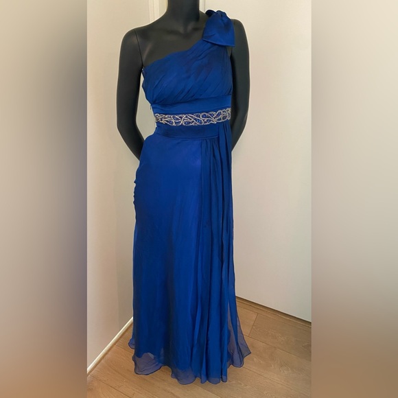 Long Royal blue one-shoulder Dress with rhinestones.
Fully lined - Picture 7 of 9